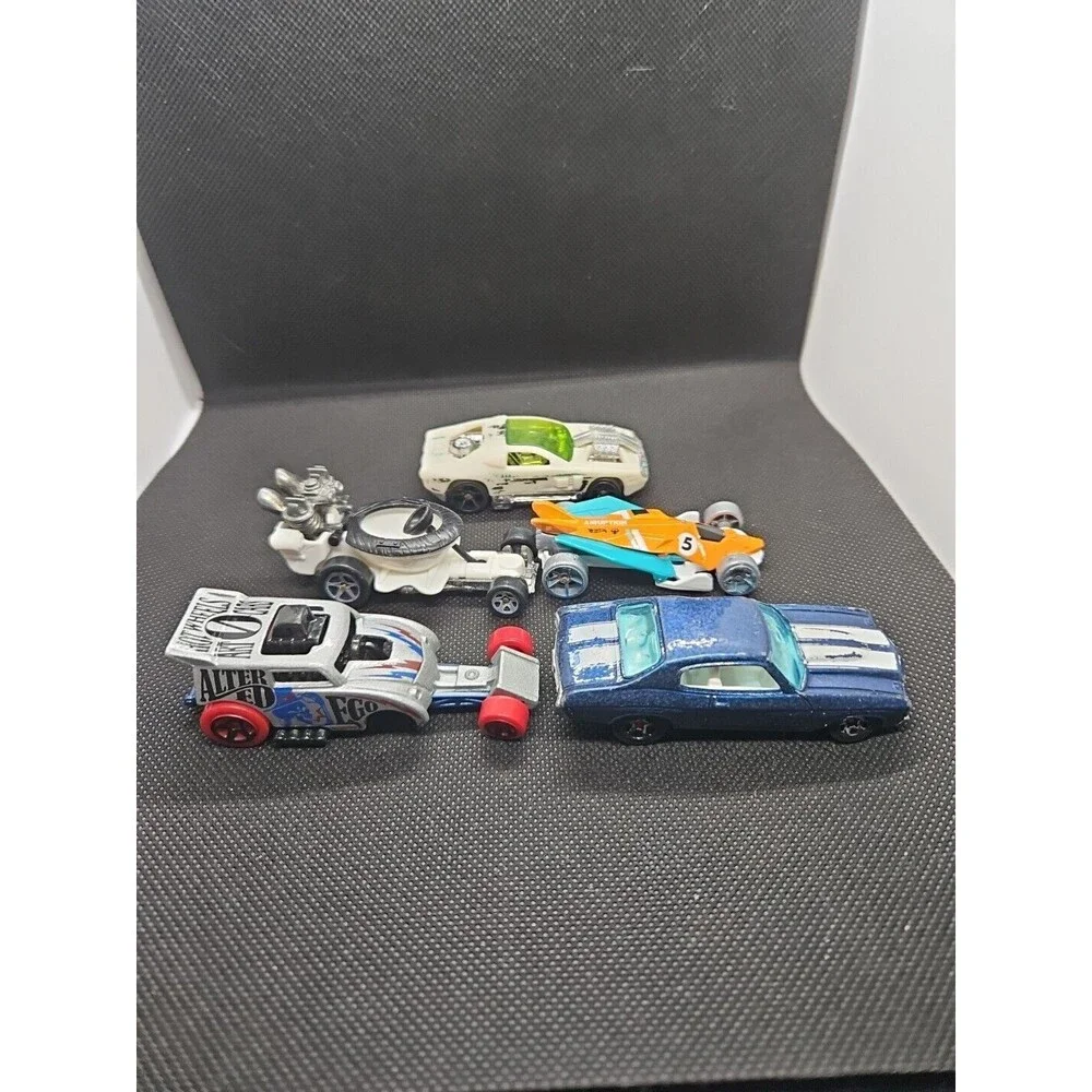 Hot Wheels Lot of 5, 70 Chevelle, Hollowback, Airuption, Hot Seat, Altered Ego